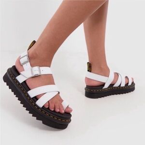 🐚Dr. Martens AVRY US 5 White Platform Sandals 🐚